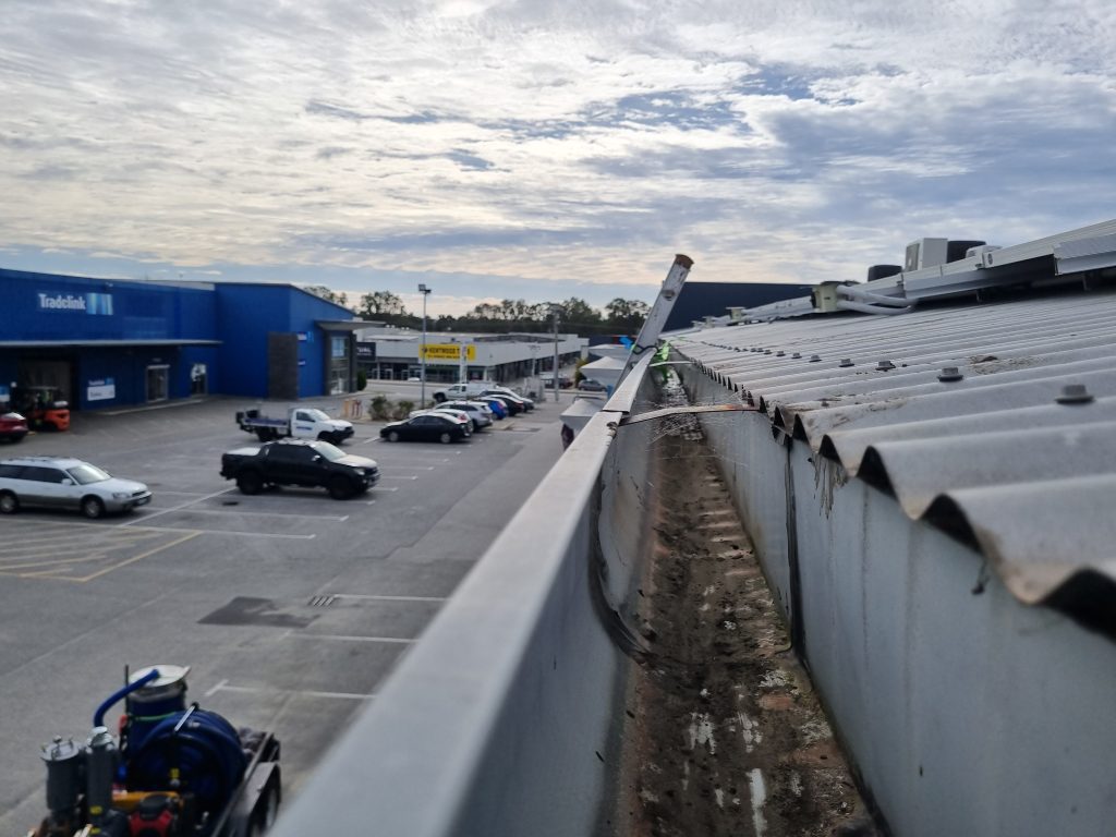 commercial gutter cleaning perth, building gutter cleaning, gutter cleaning perth, industrial gutter cleaning, warehouse gutter cleaning